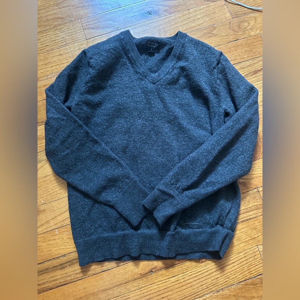 Men's J crew Gray V-Neck Sweater 100% Wool